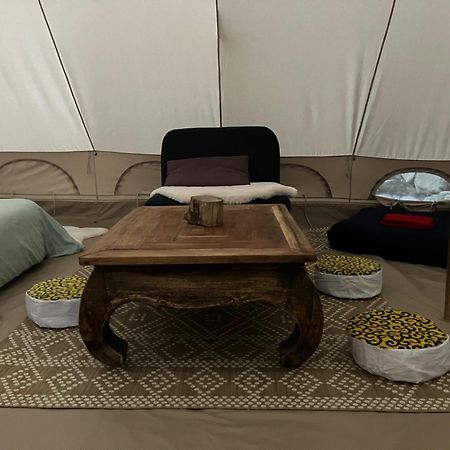 Grande Tente Tipi En Pleine Foret Burzet Eksteriør billede