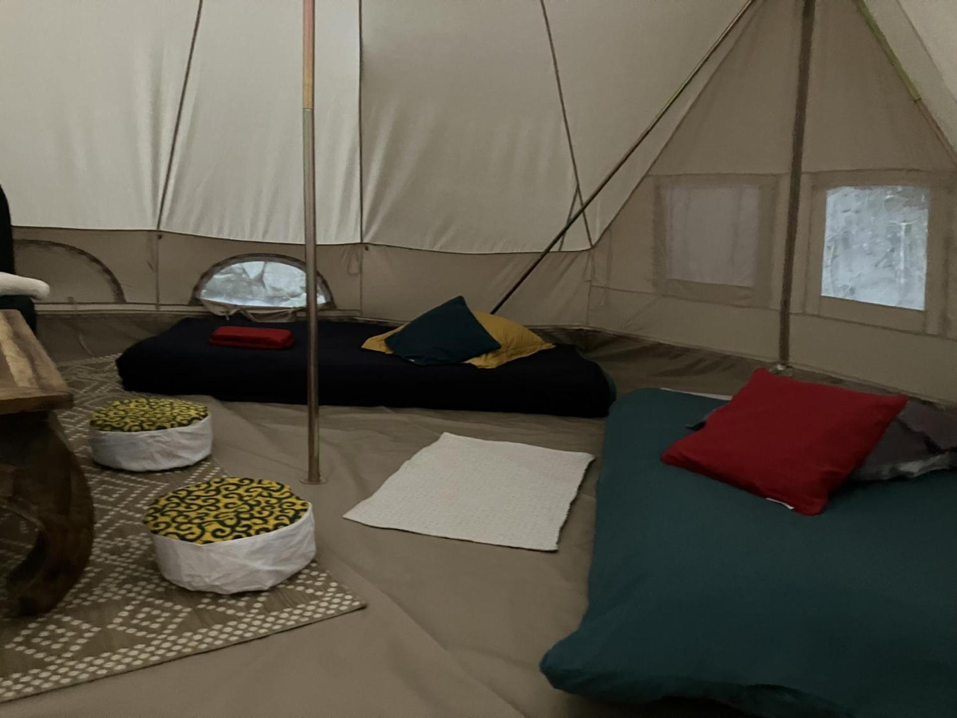 Grande Tente Tipi En Pleine Foret Burzet Eksteriør billede