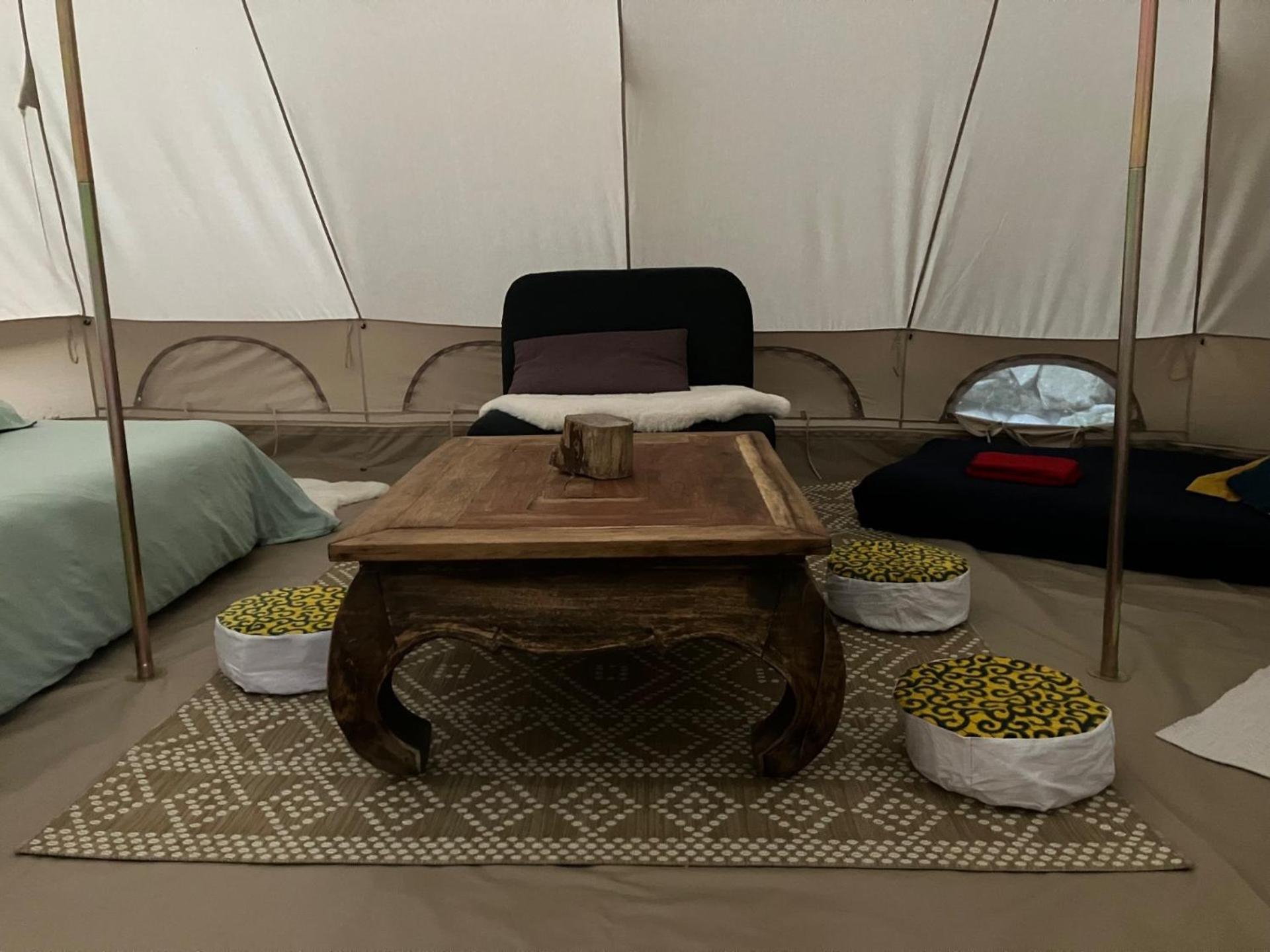 Grande Tente Tipi En Pleine Foret Burzet Eksteriør billede